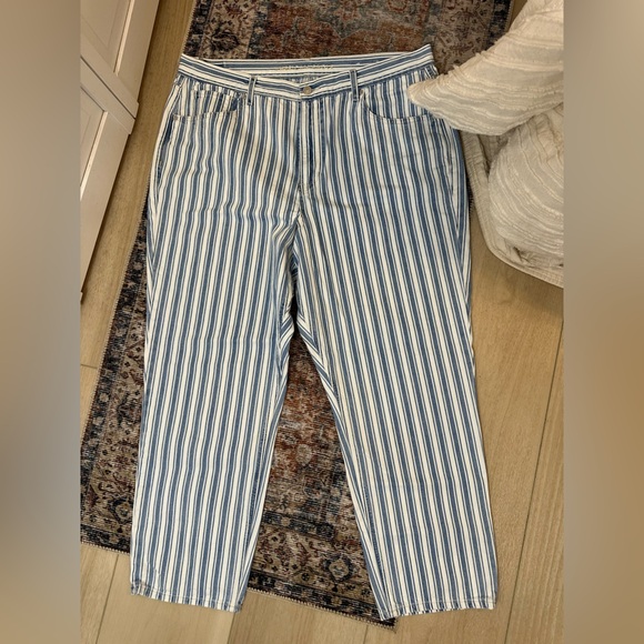 American Eagle Pin Stipe Mom Jeans - Picture 3 of 7